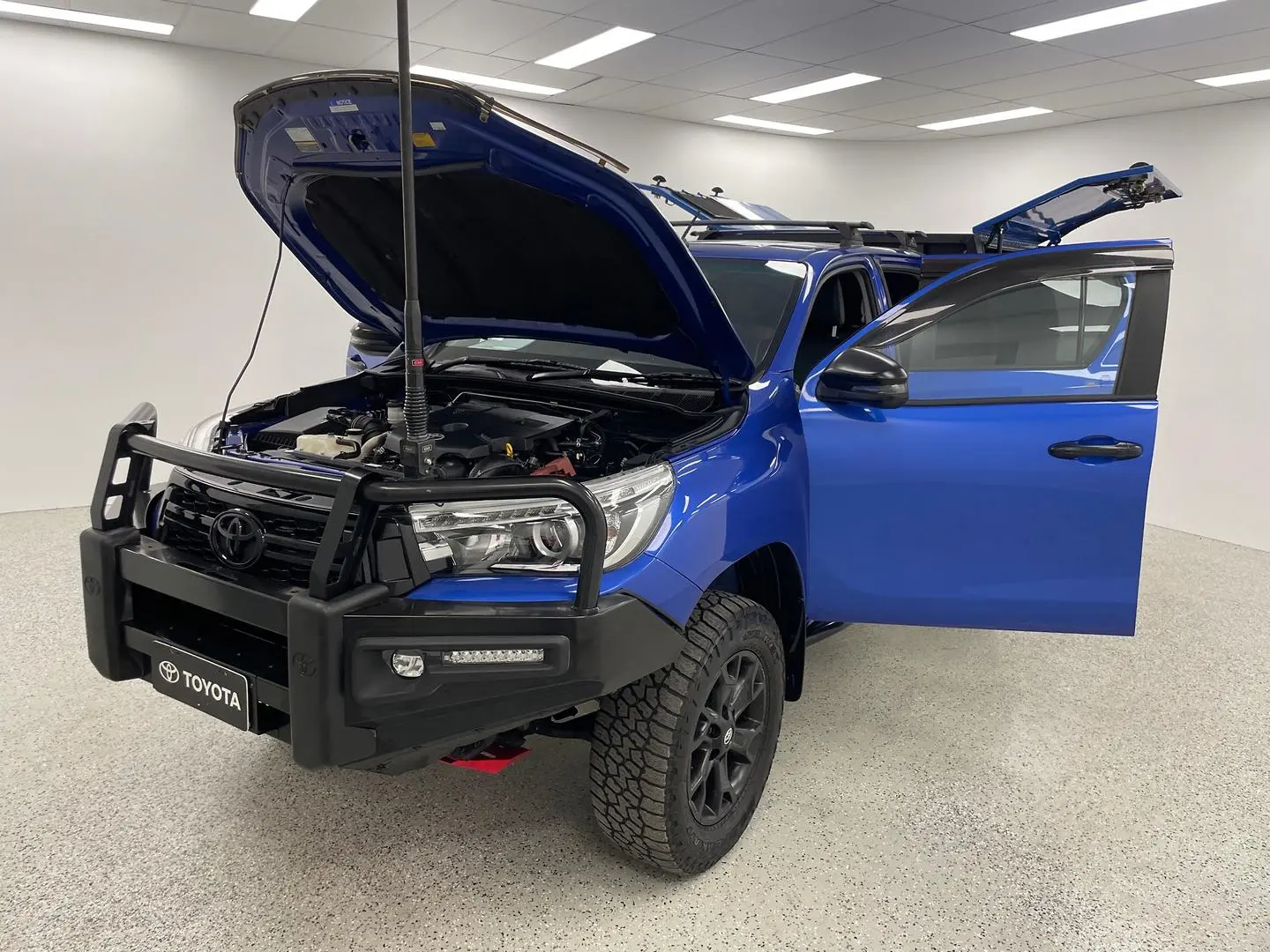 2018 Toyota Hilux Gallery Image 8