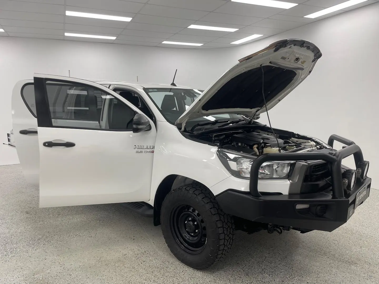 2020 Toyota Hilux Gallery Image 12