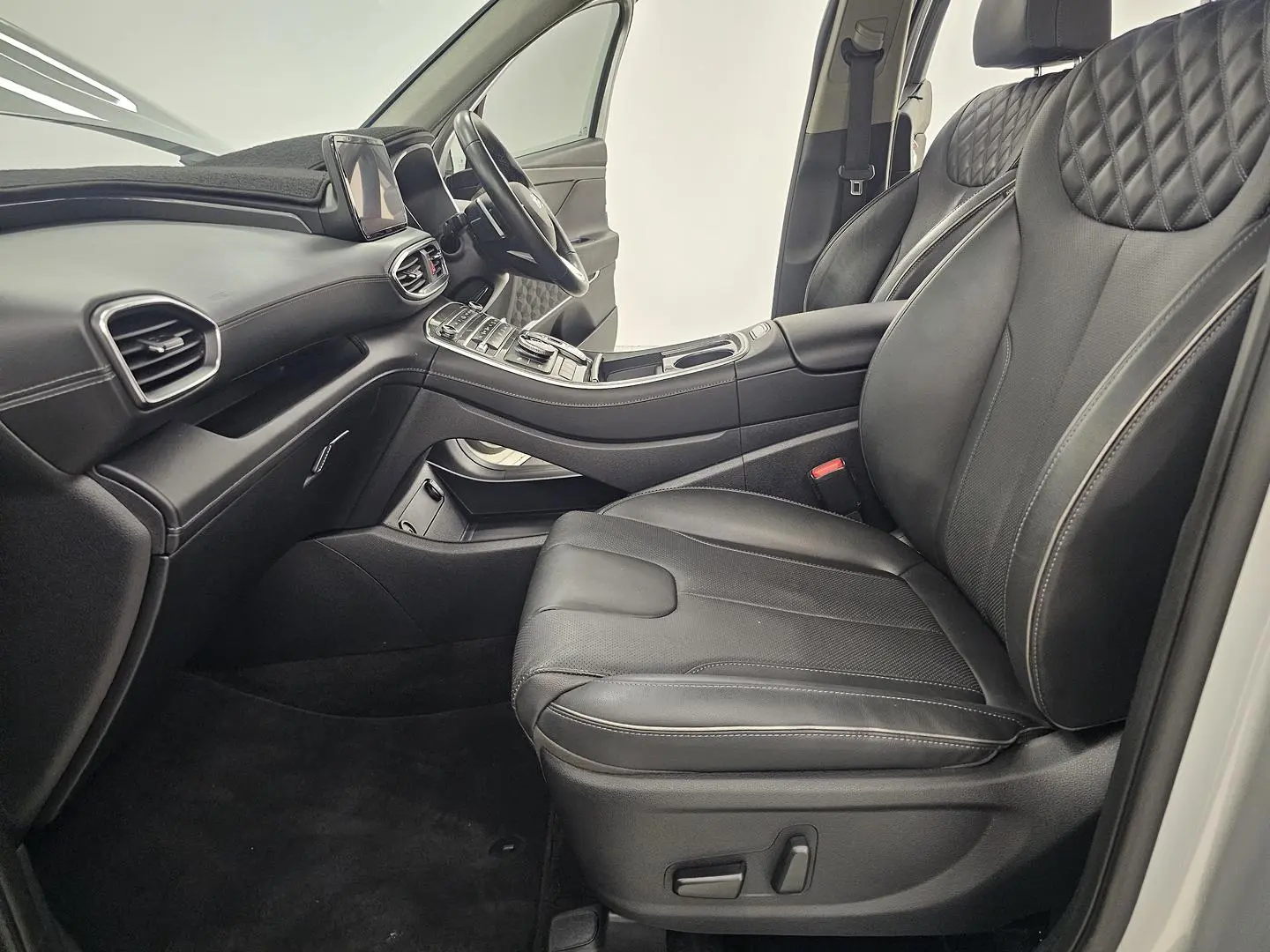 2022 Hyundai Santa Fe Gallery Image 12