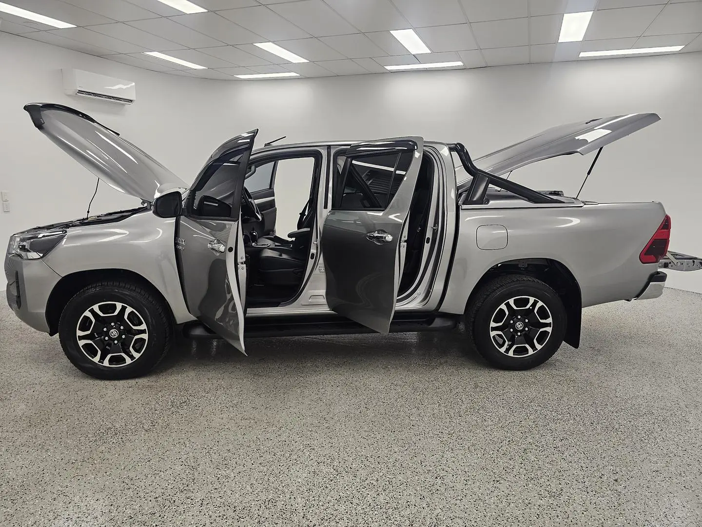 2021 Toyota Hilux Gallery Image 10