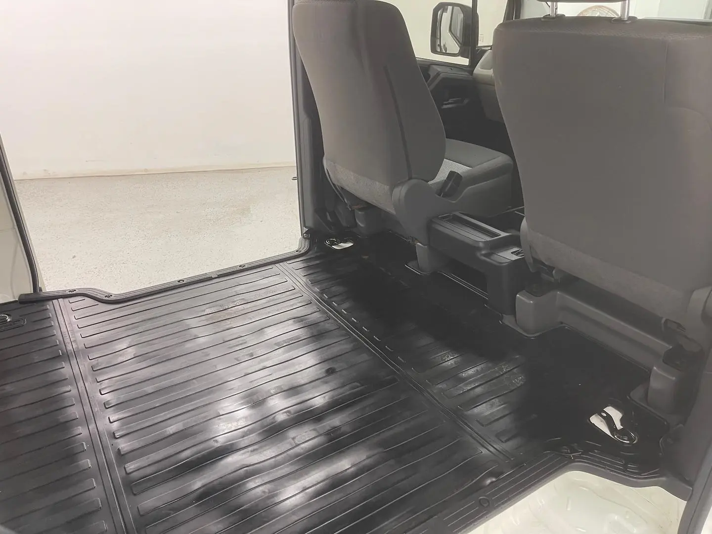 2020 Toyota Hiace Gallery Image 27