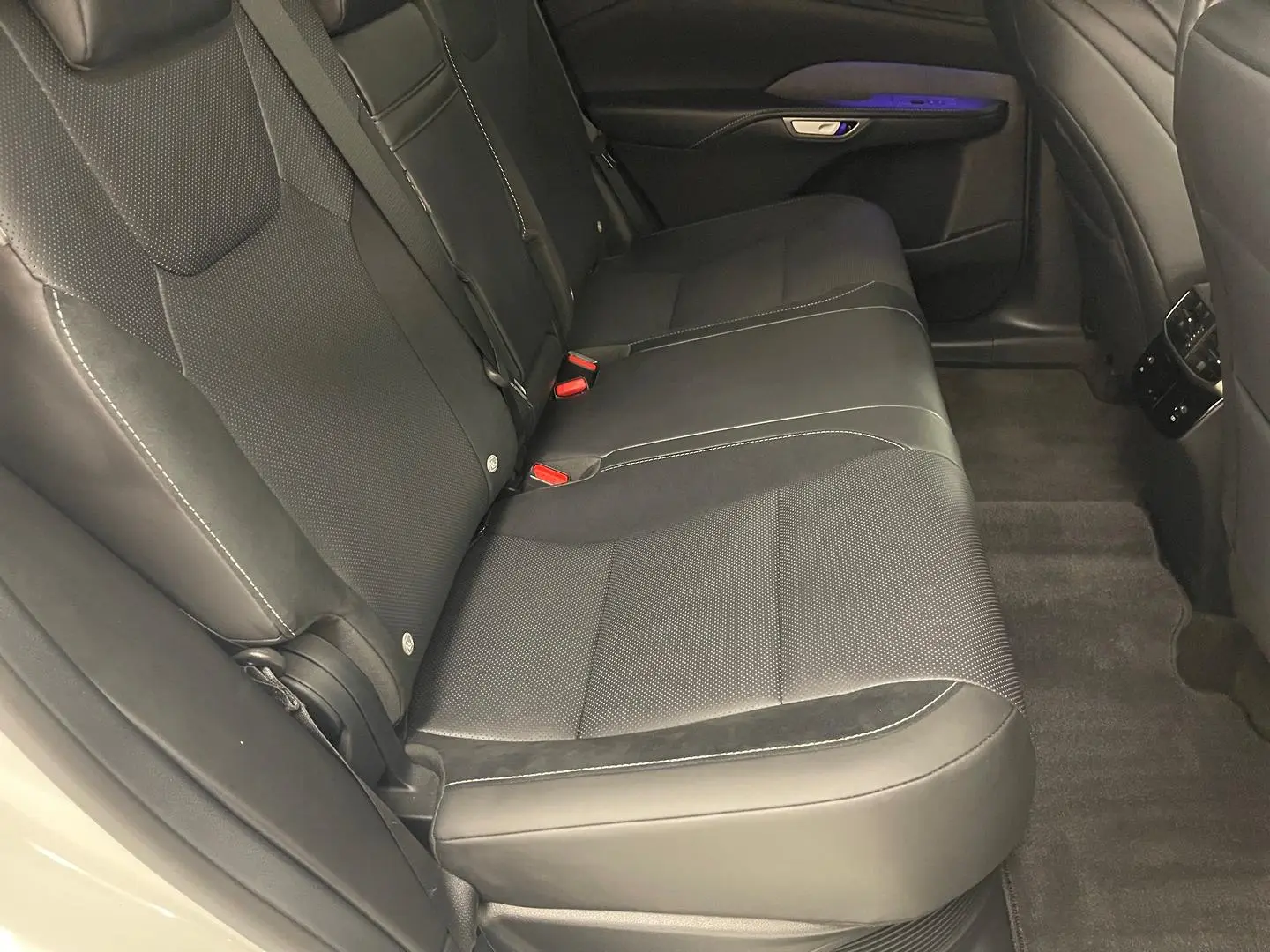 2025 Lexus RX Gallery Image 21