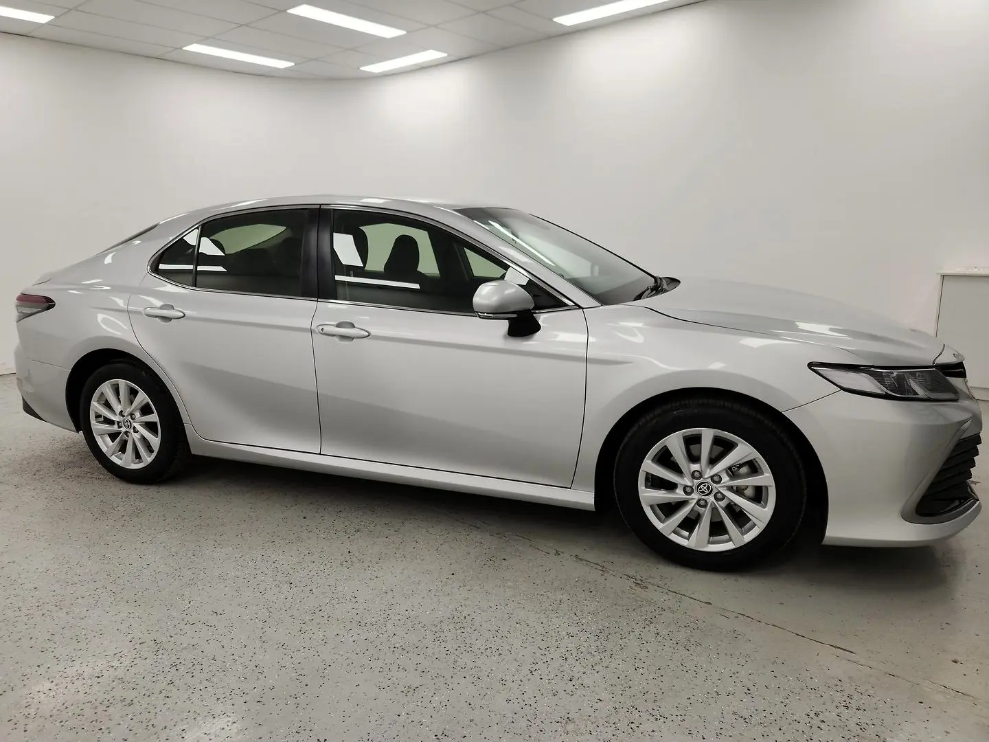 2023 Toyota Camry Gallery Image 2
