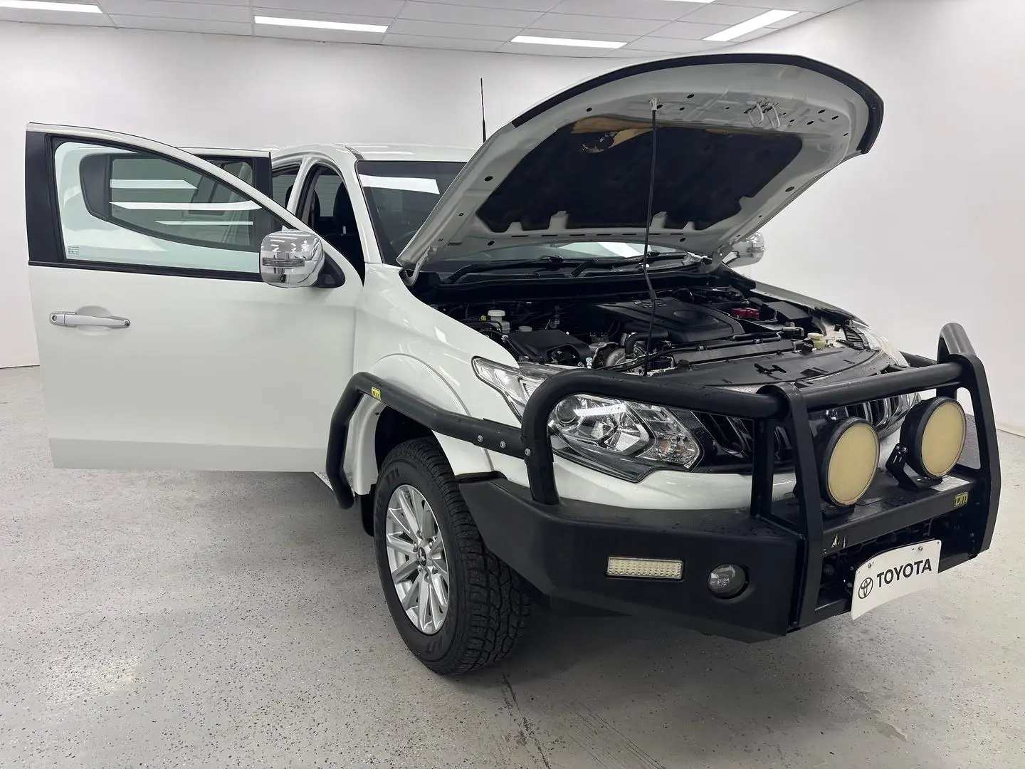 2017 Mitsubishi Triton Gallery Image 8