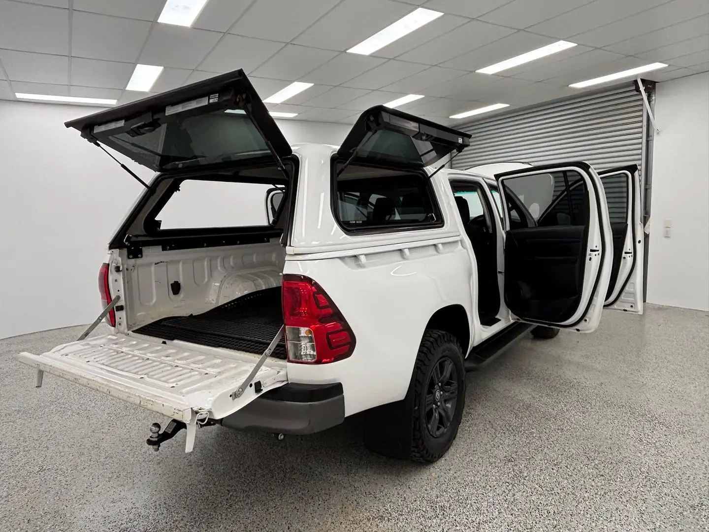 2023 Toyota Hilux Gallery Image 10