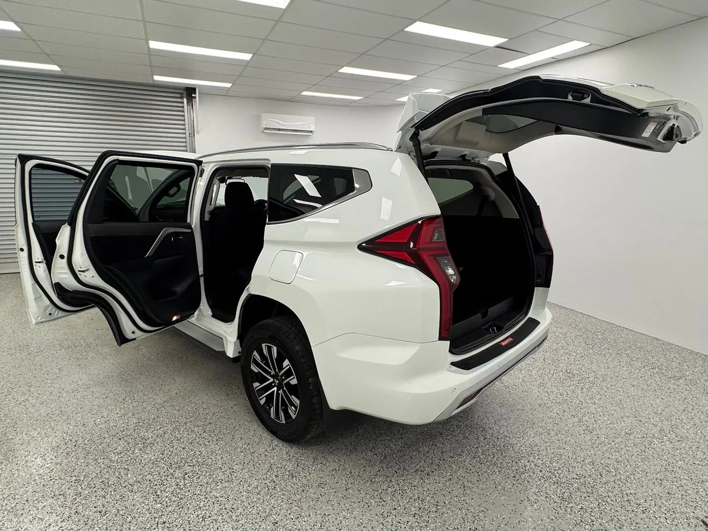 2022 Mitsubishi Pajero Sport Gallery Image 10