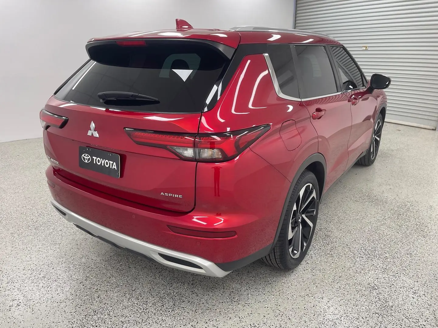 2022 Mitsubishi Outlander Gallery Image 3