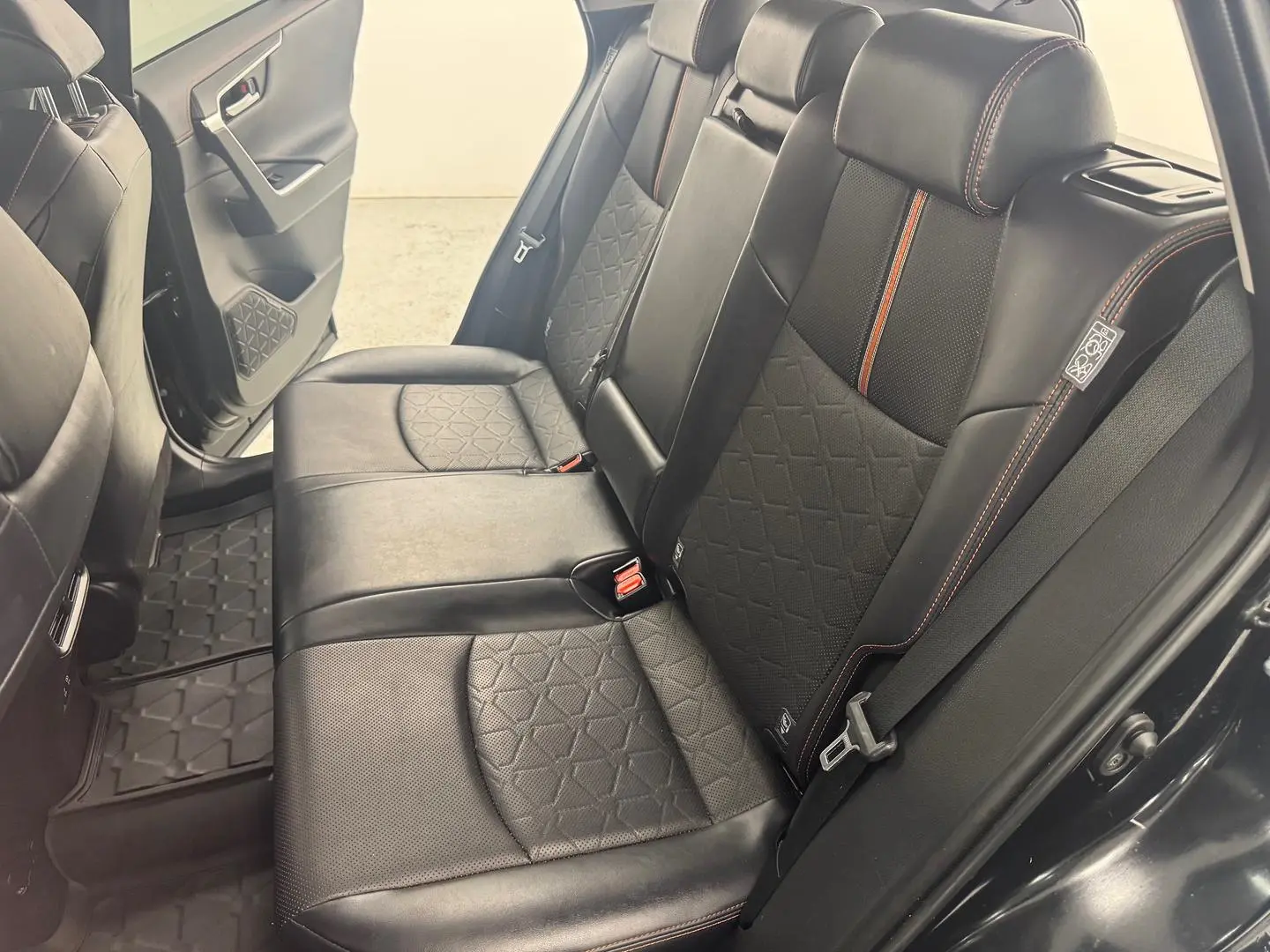 2020 Toyota RAV4 Gallery Image 27