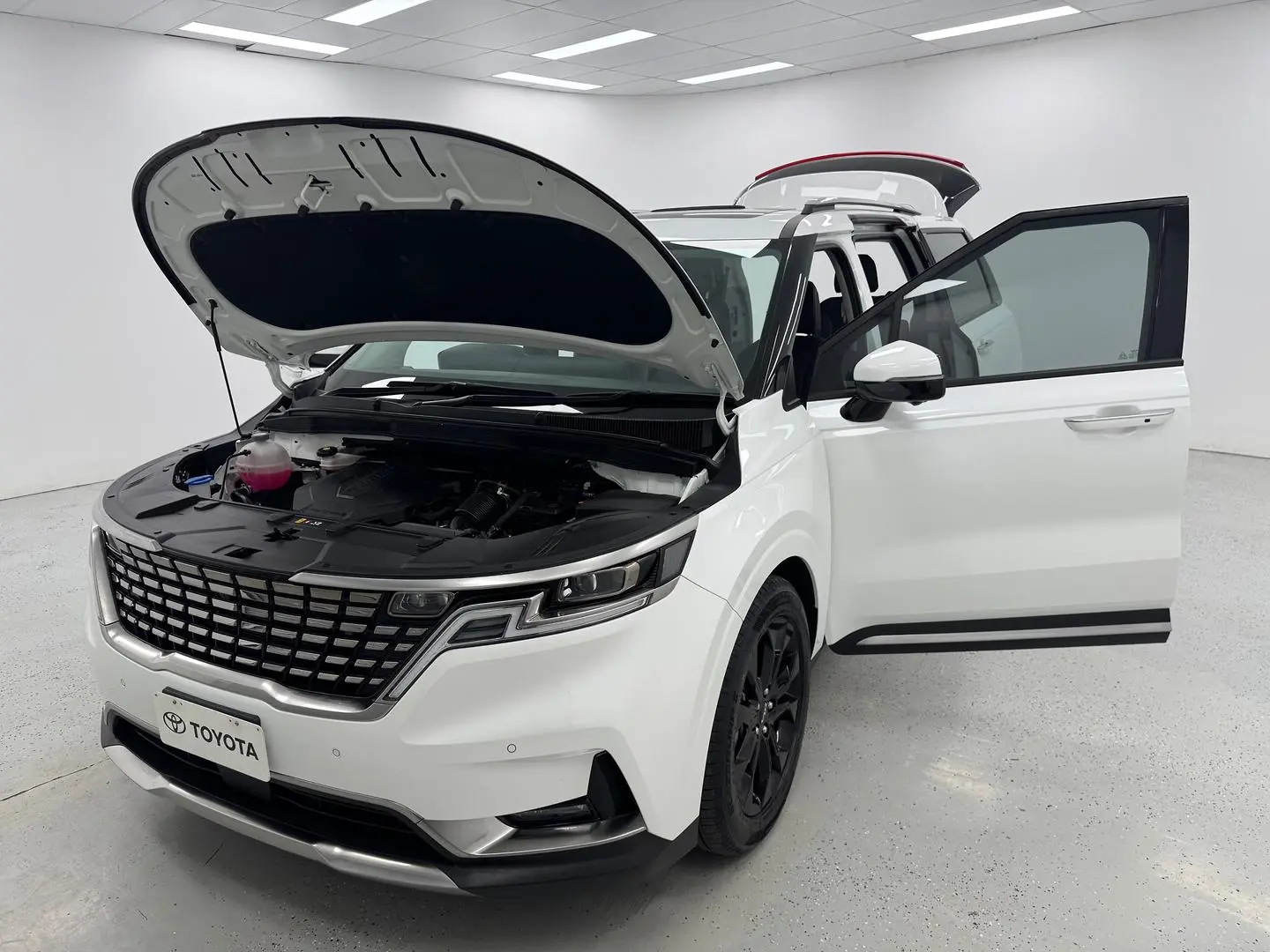 2023 Kia Carnival Gallery Image 11