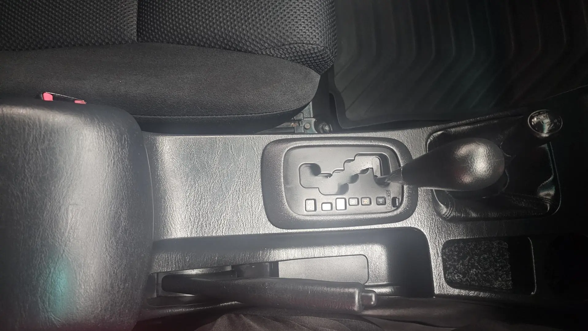 2015 Toyota Hilux Gallery Image 34