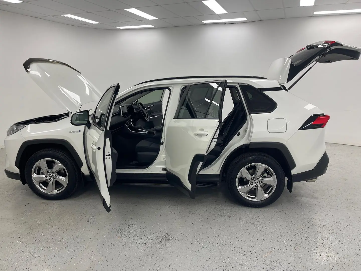 2021 Toyota RAV4 Gallery Image 13