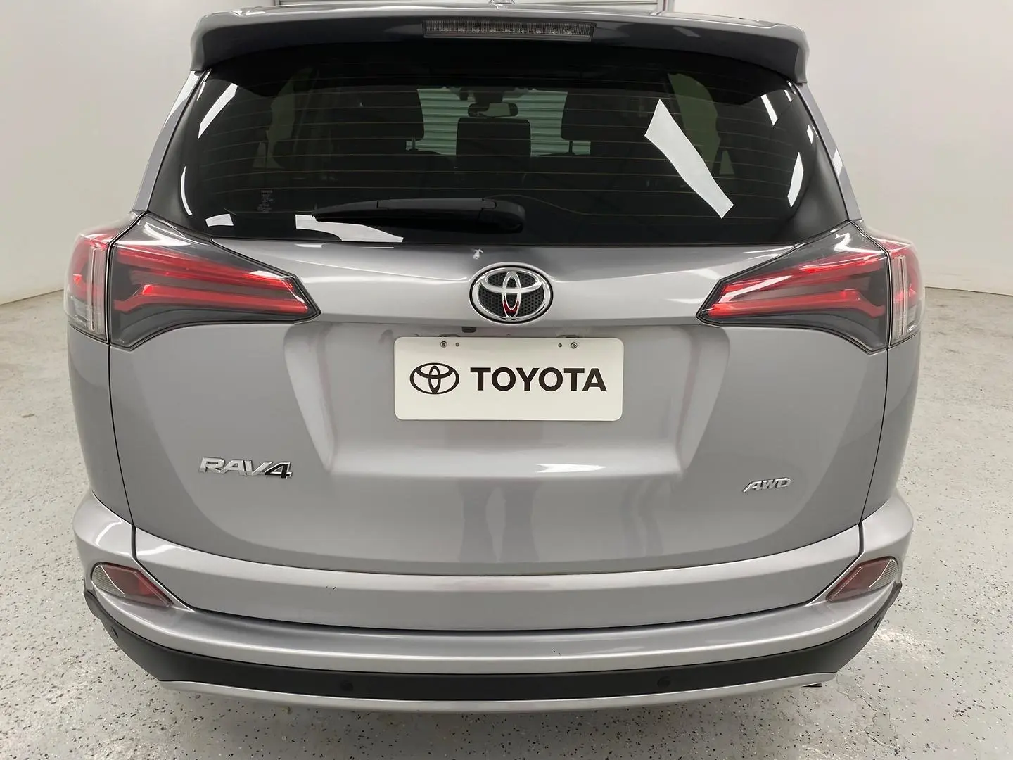 2018 Toyota Rav4 Gallery Image 4