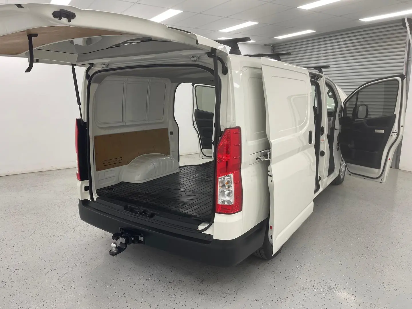 2020 Toyota Hiace Gallery Image 10