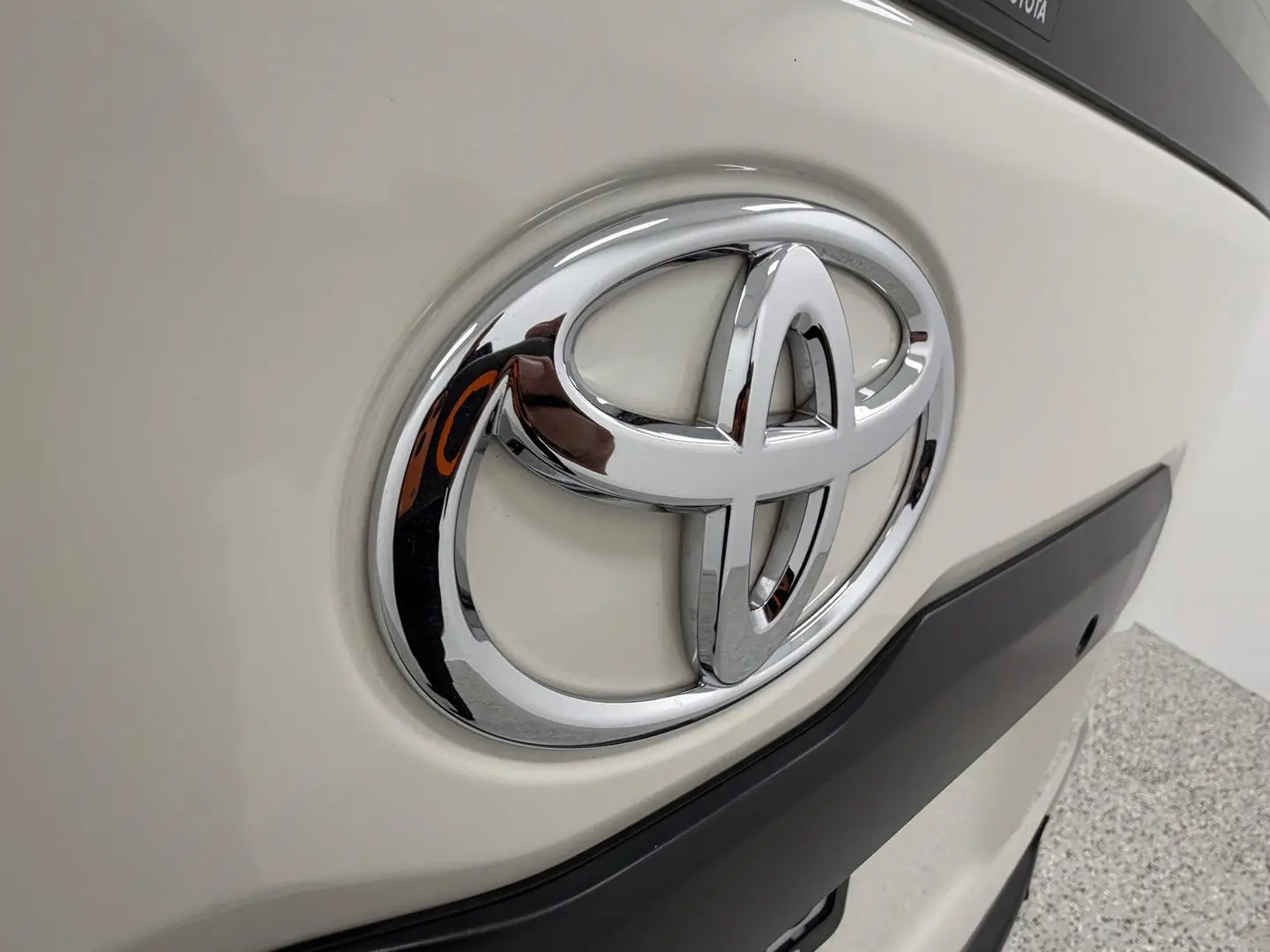 2025 Toyota Hiace Gallery Image 33