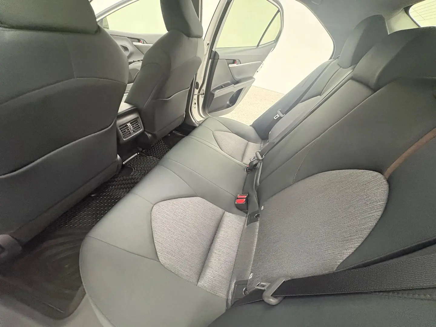 2019 Toyota Camry Gallery Image 21