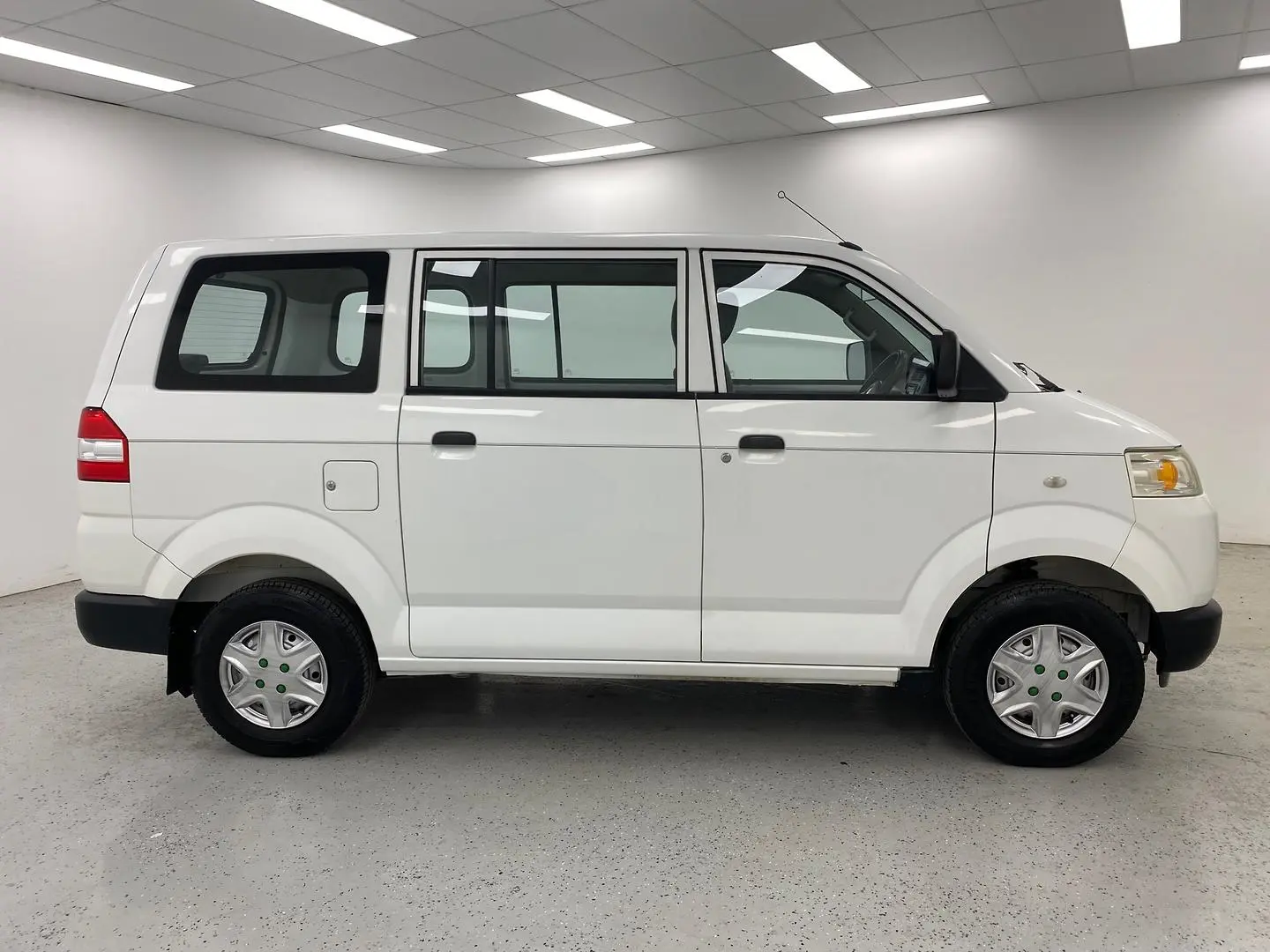 2008 Suzuki Apv Gallery Image 2