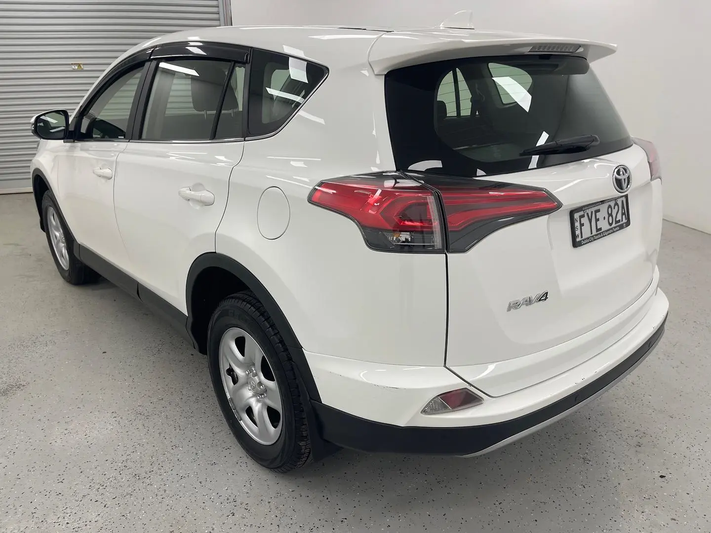 2018 Toyota RAV4 Gallery Image 5