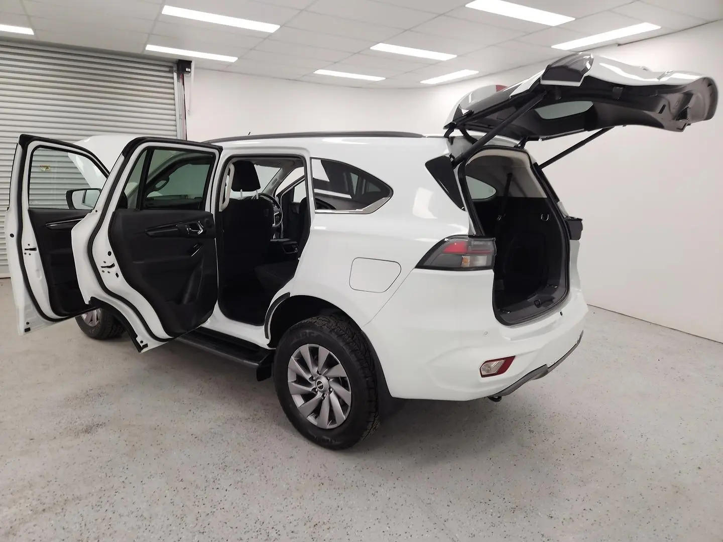 2023 Isuzu MU-X Gallery Image 12