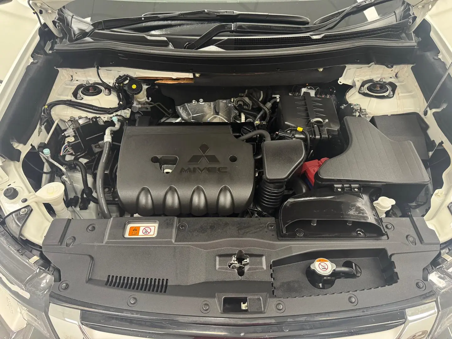 2018 Mitsubishi Outlander Gallery Image 15