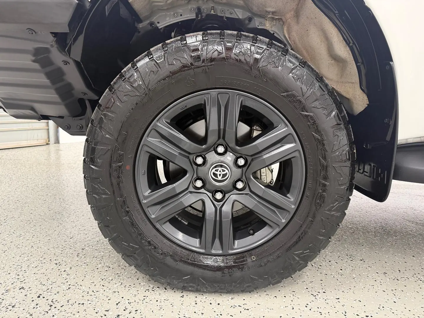 2024 Toyota Hilux Gallery Image 9