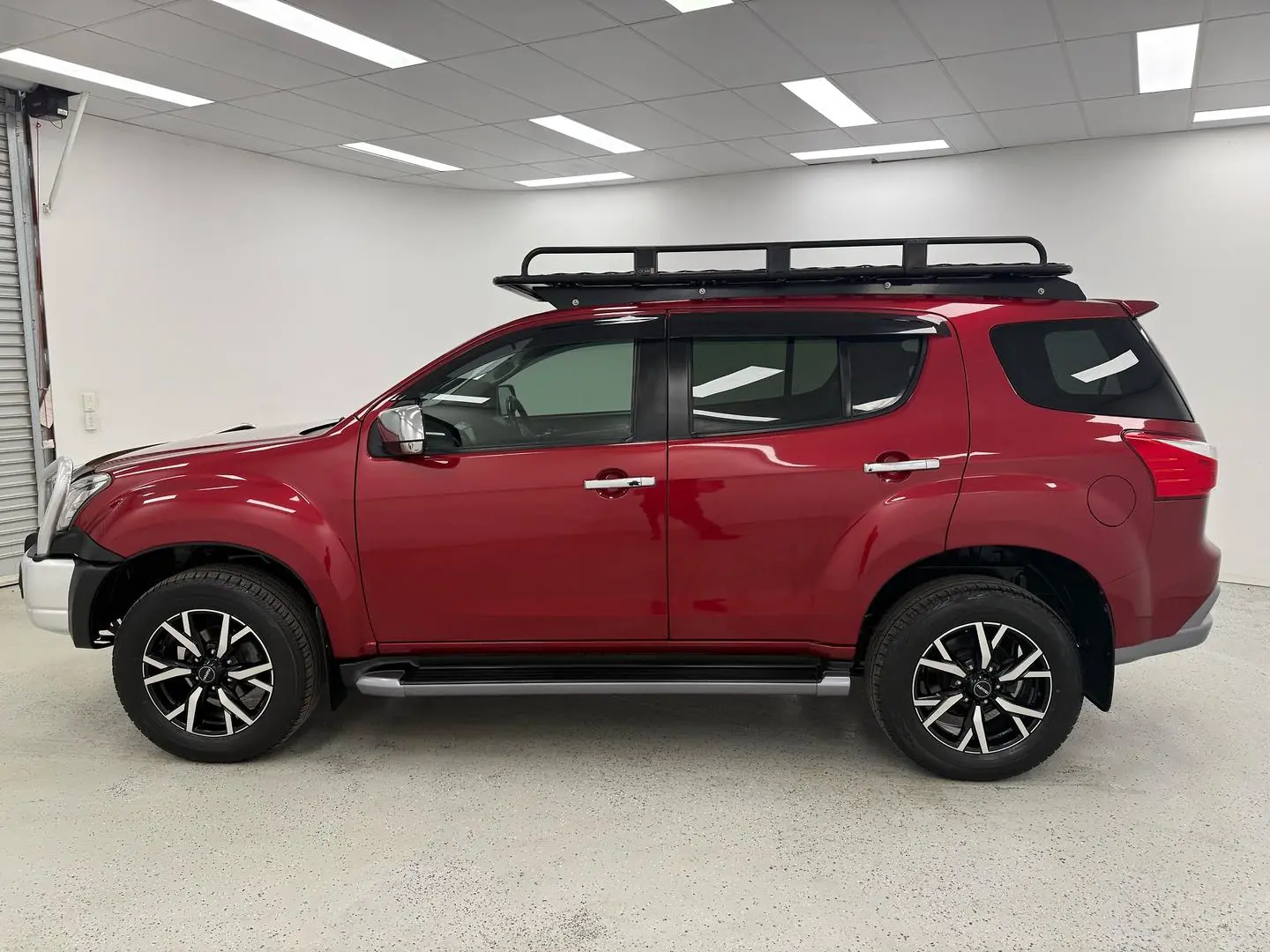 2020 Isuzu MU-X Gallery Image 6