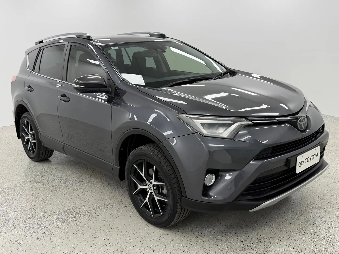 2018 Toyota RAV4 Gallery Image 7