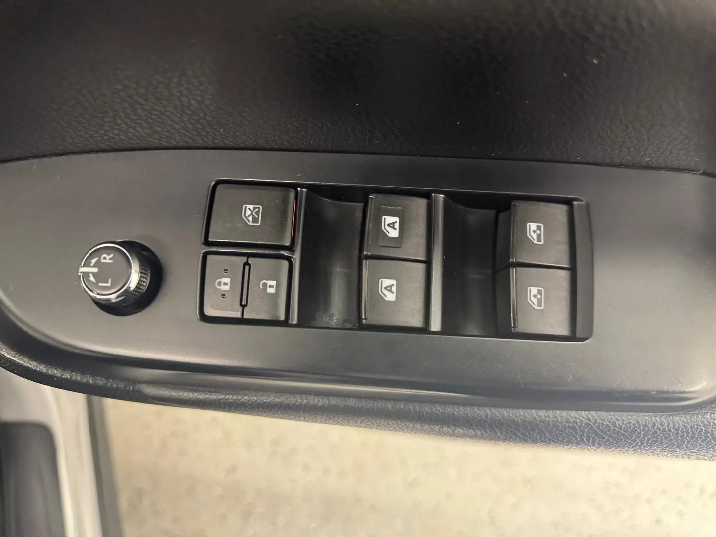 2015 Toyota Kluger Gallery Image 16