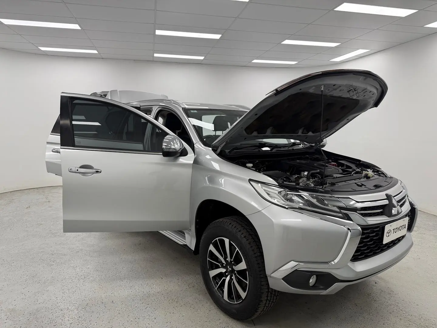 2016 Mitsubishi Pajero Sport Gallery Image 17