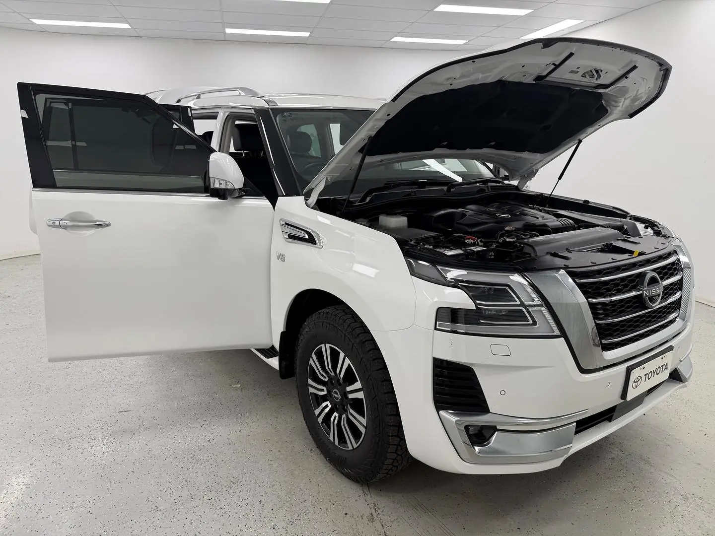 2022 Nissan Patrol Gallery Image 21