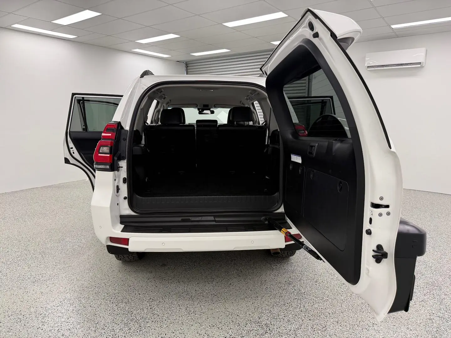 2021 Toyota Landcruiser Prado Gallery Image 14