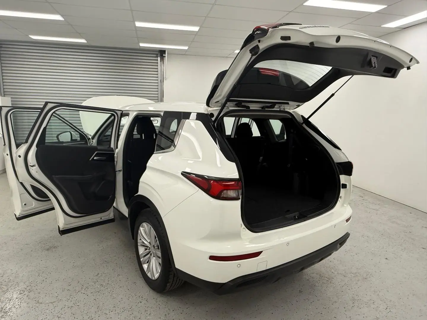 2022 Mitsubishi Outlander Gallery Image 13