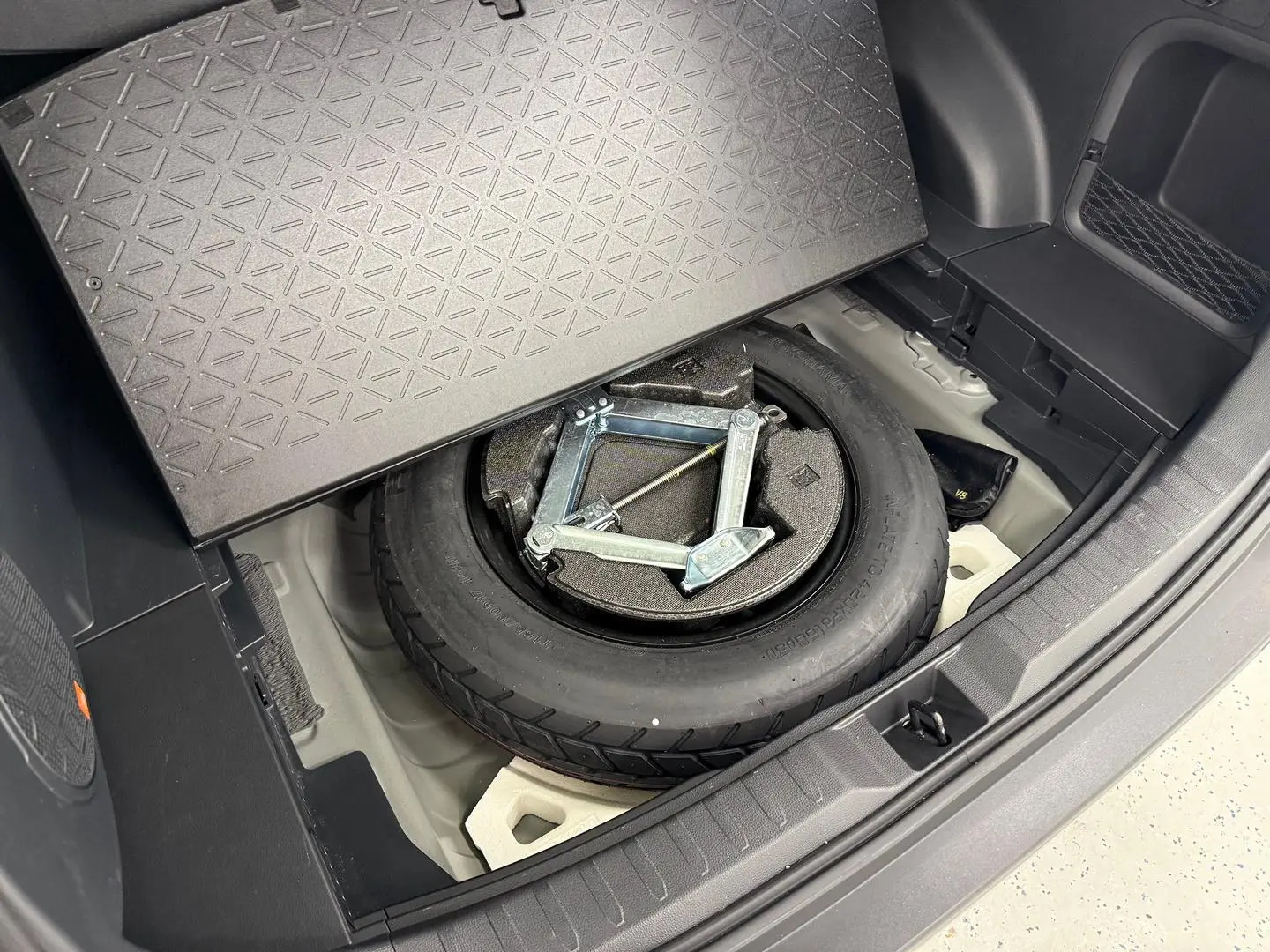 2023 Toyota RAV4 Gallery Image 17