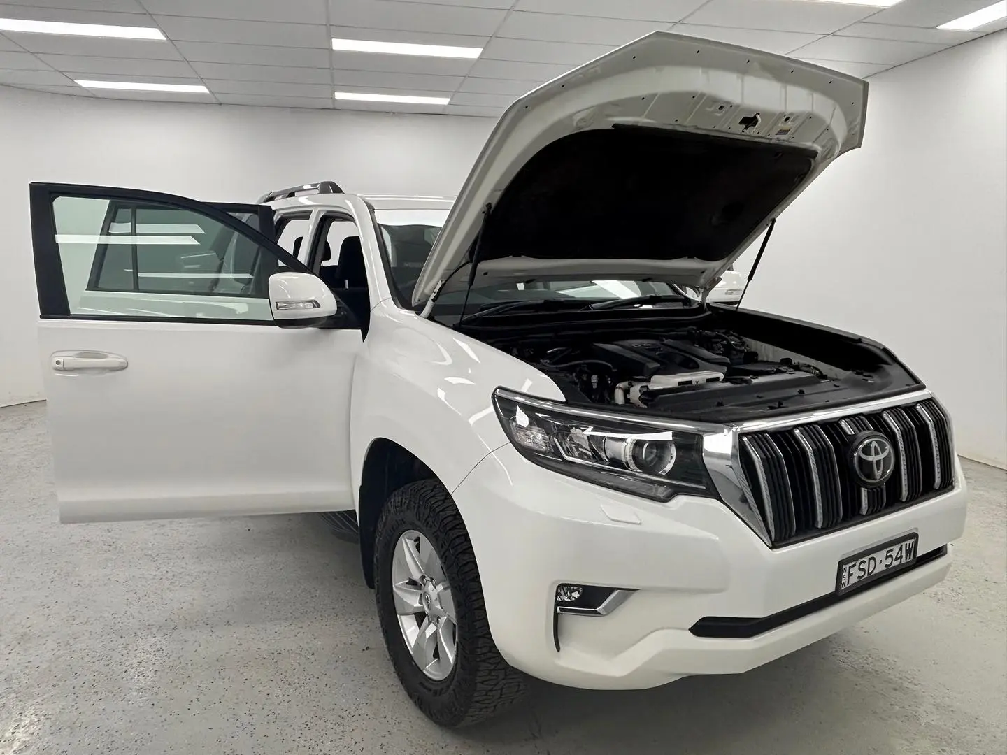 2023 Toyota Landcruiser Prado Gallery Image 8