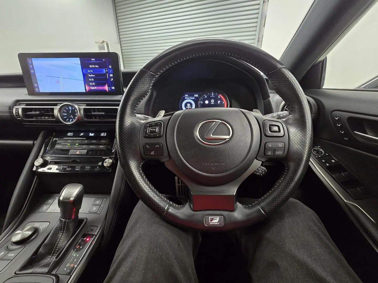2021 Lexus IS Gallery Image 25