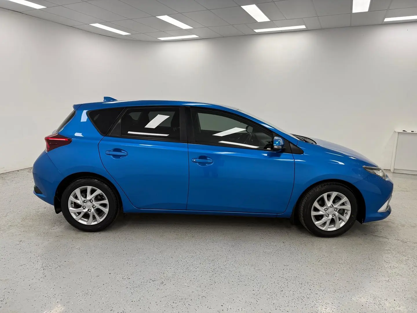 2016 Toyota Corolla Gallery Image 2