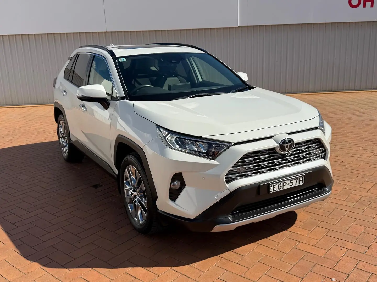 2020 Toyota RAV4 Gallery Image 1