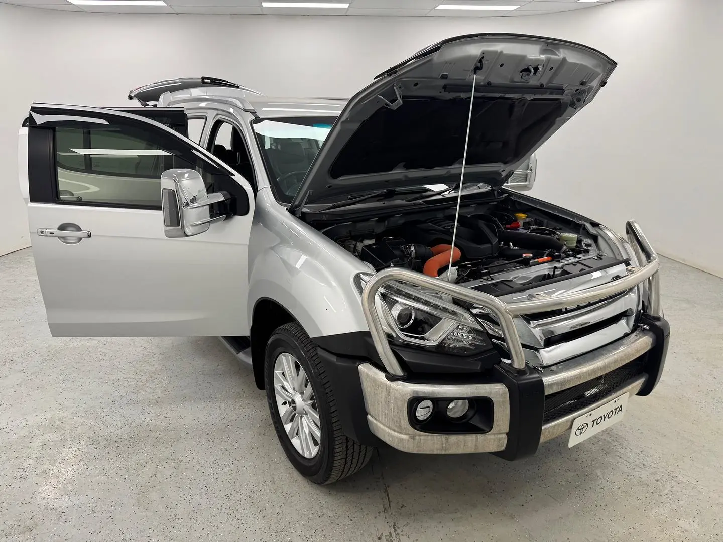 2018 Isuzu MU-X Gallery Image 7