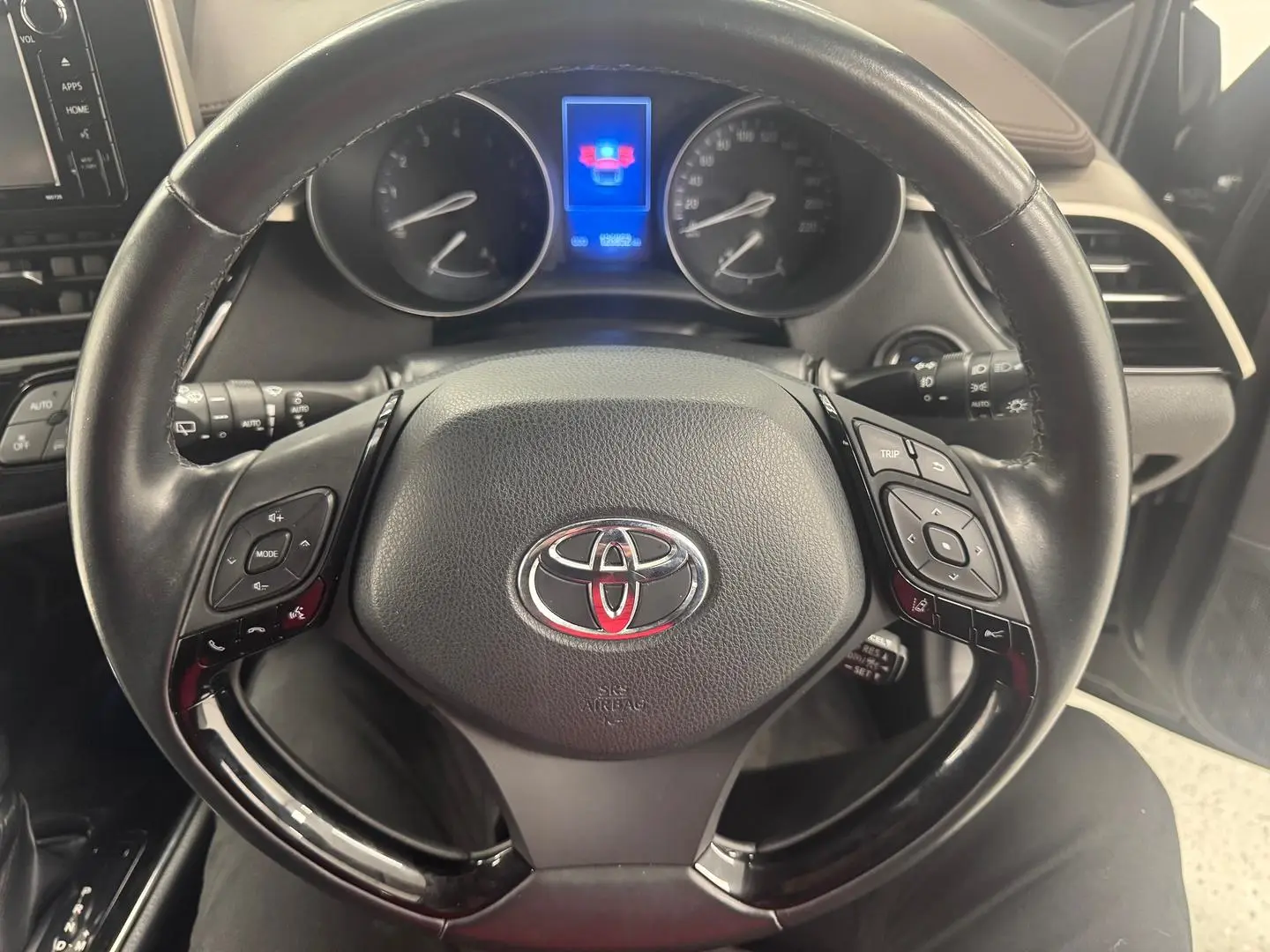 2018 Toyota C-HR Gallery Image 21