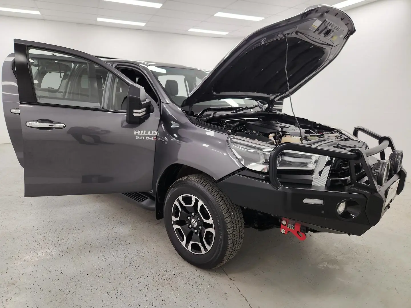 2022 Toyota Hilux Gallery Image 8