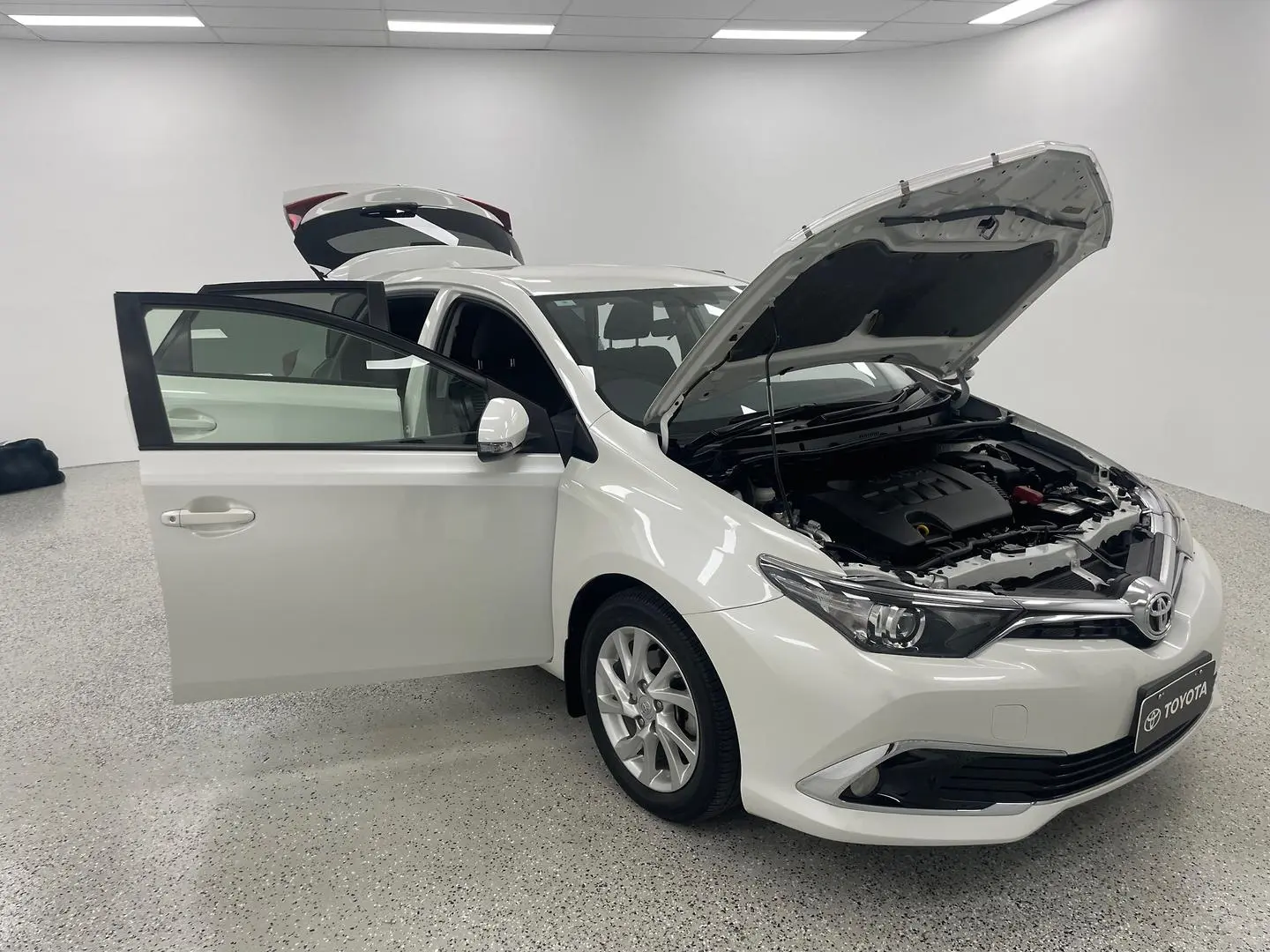 2017 Toyota Corolla Gallery Image 14