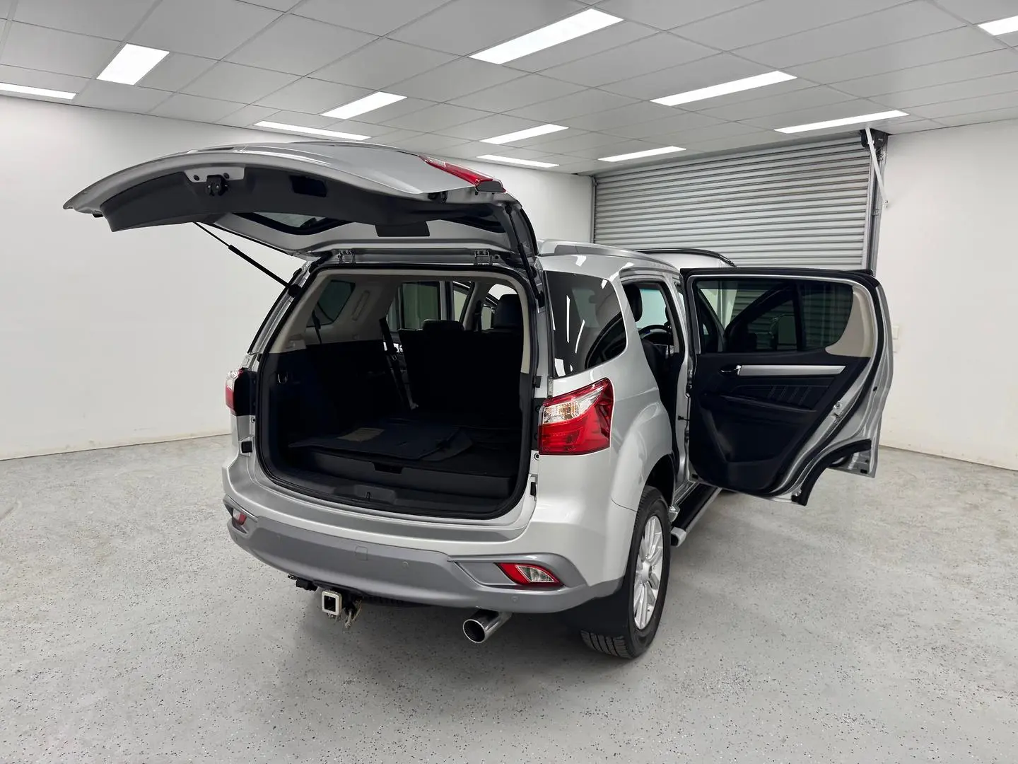 2018 Isuzu MU-X Gallery Image 9