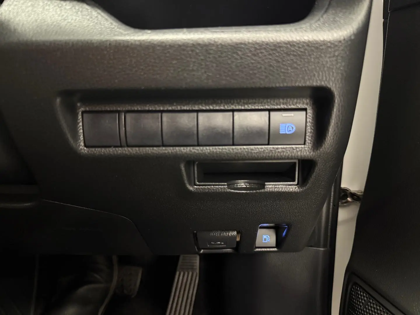 2020 Toyota RAV4 Gallery Image 29