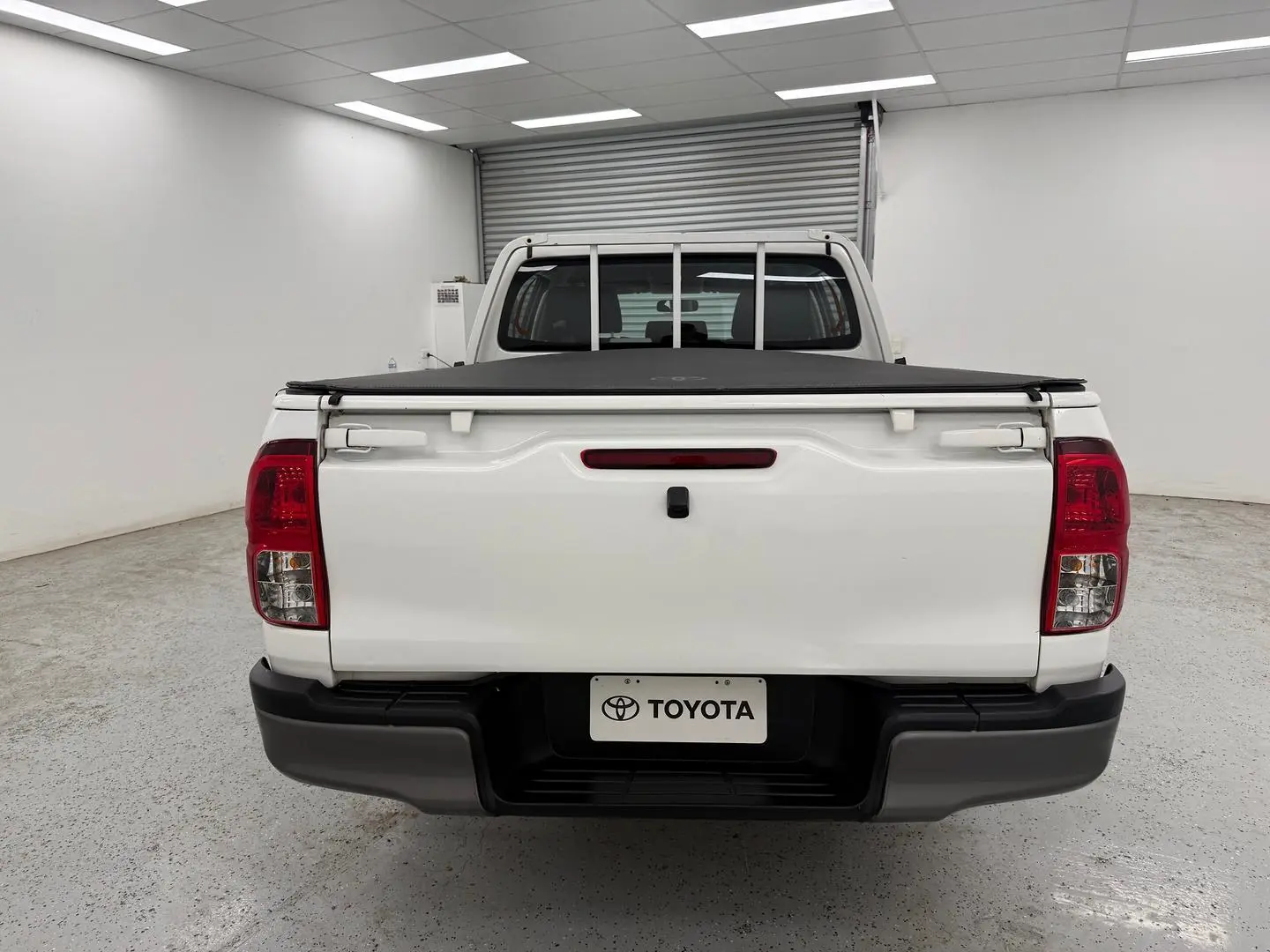 2017 Toyota Hilux Gallery Image 4