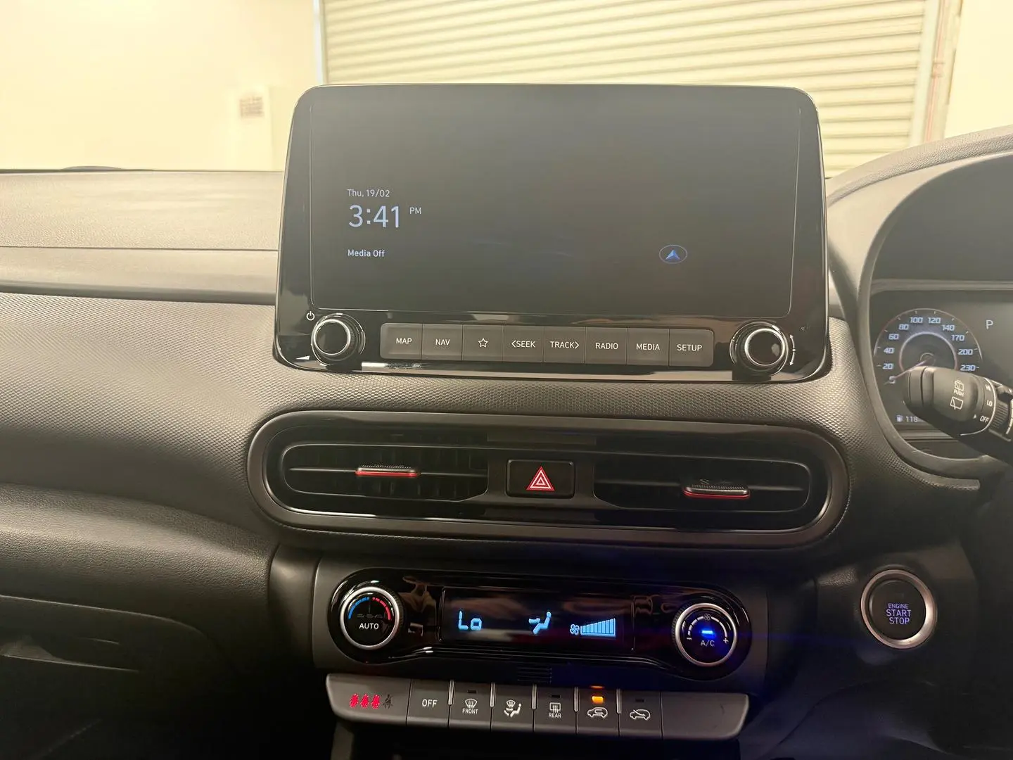 2023 Hyundai Kona Gallery Image 32