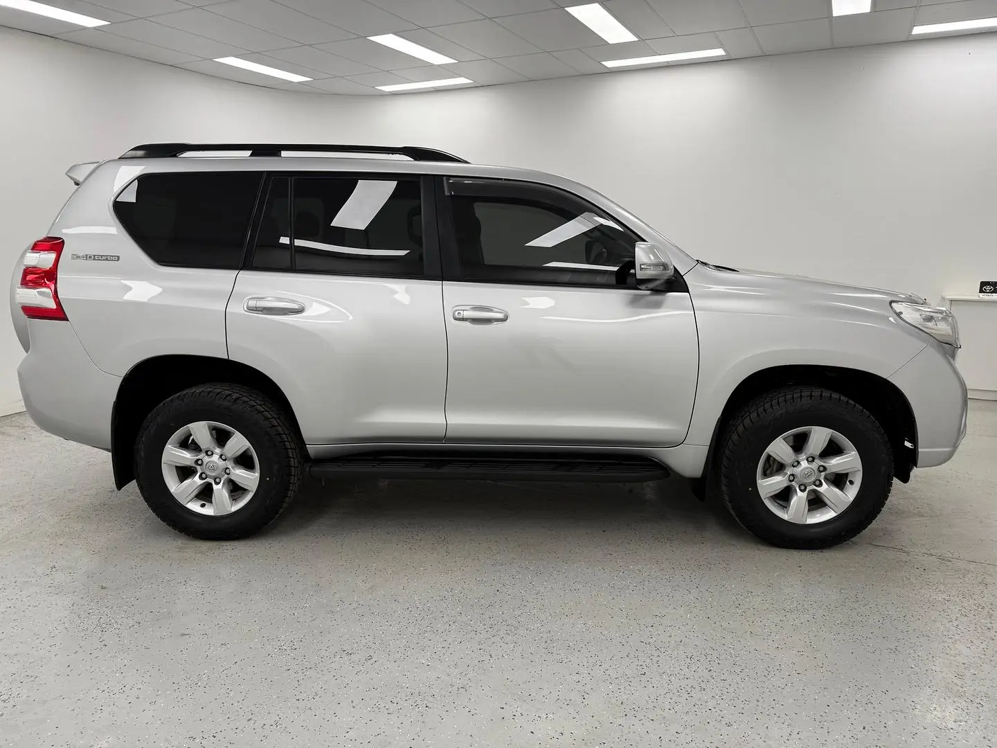 2015 Toyota Landcruiser Prado Gallery Image 2
