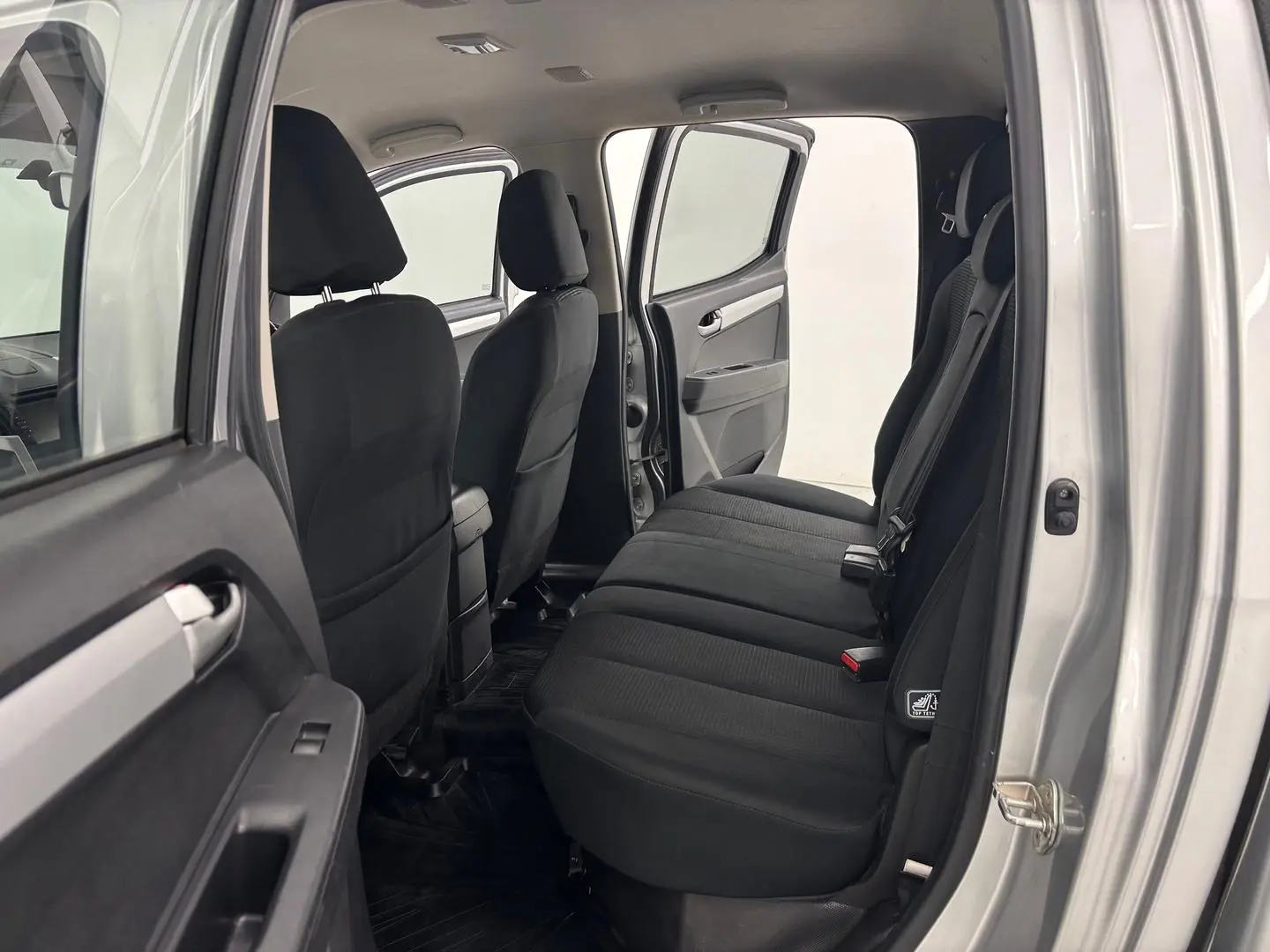 2017 Isuzu D-MAX Gallery Image 19