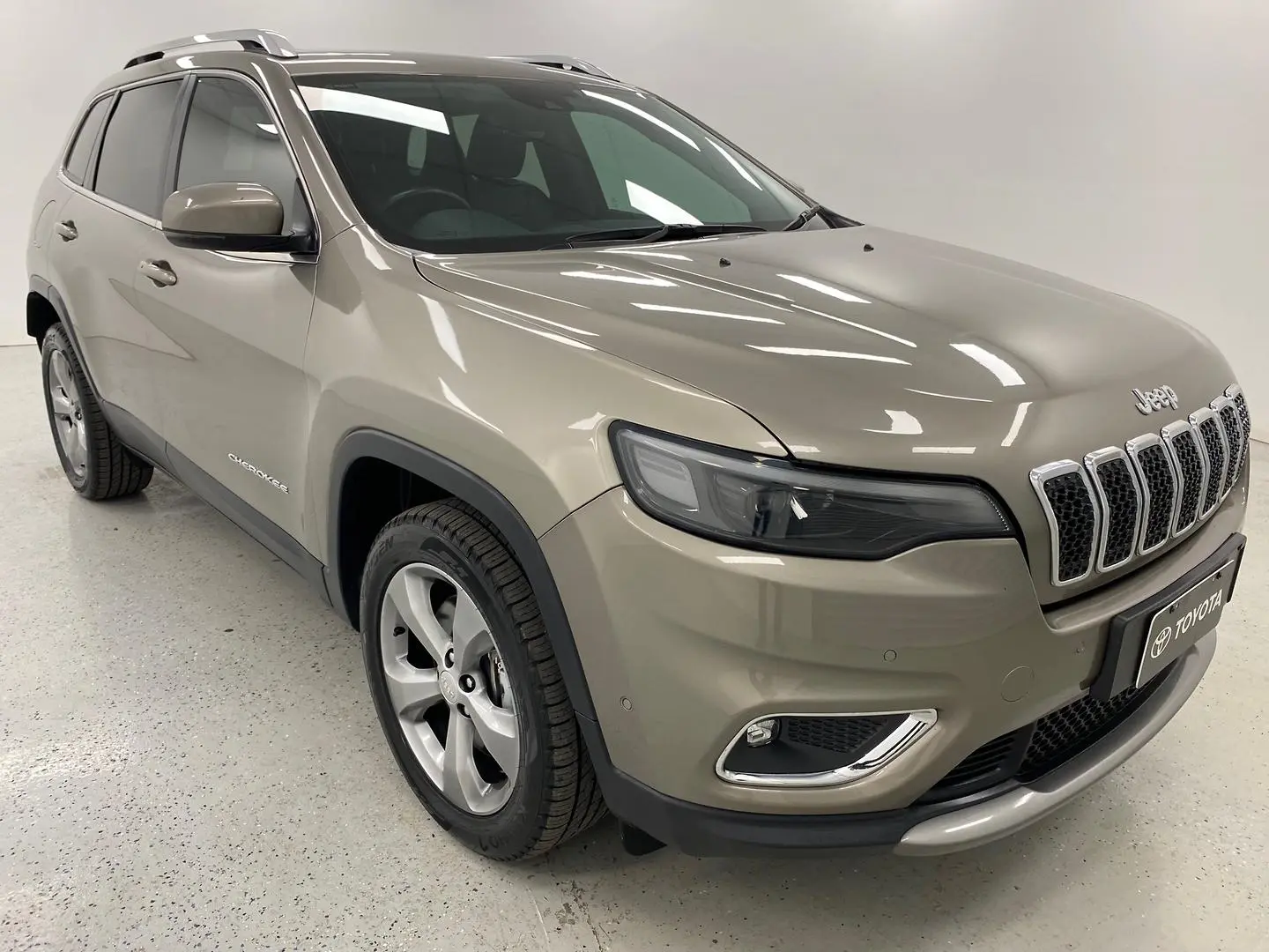 2019 Jeep Cherokee Image 1