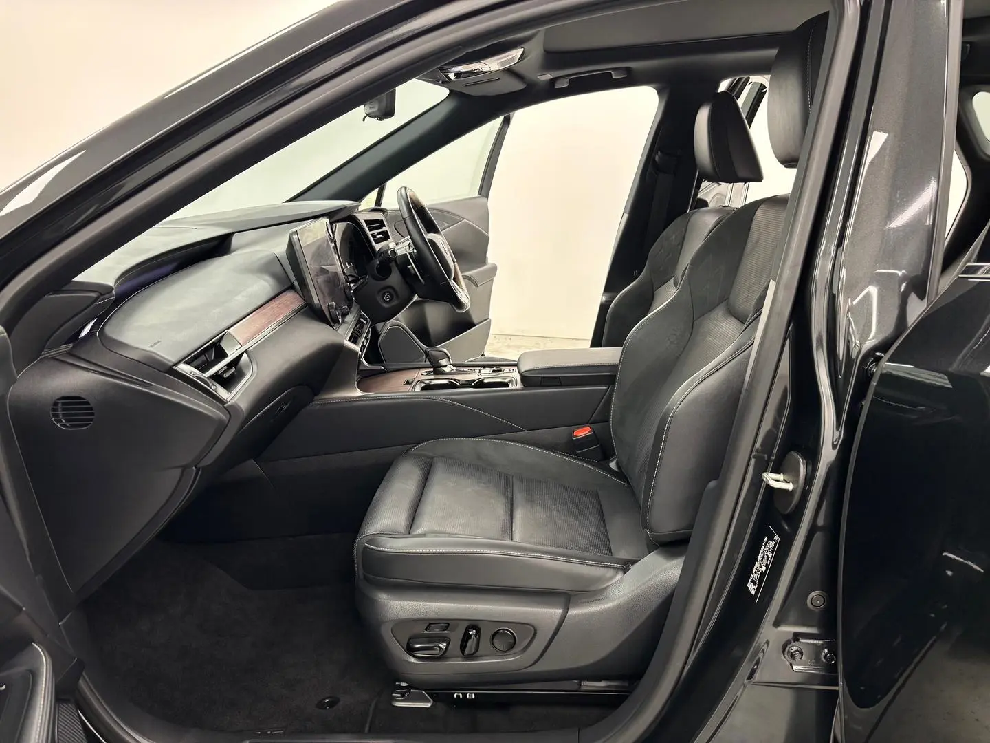 2024 Lexus RX Gallery Image 18