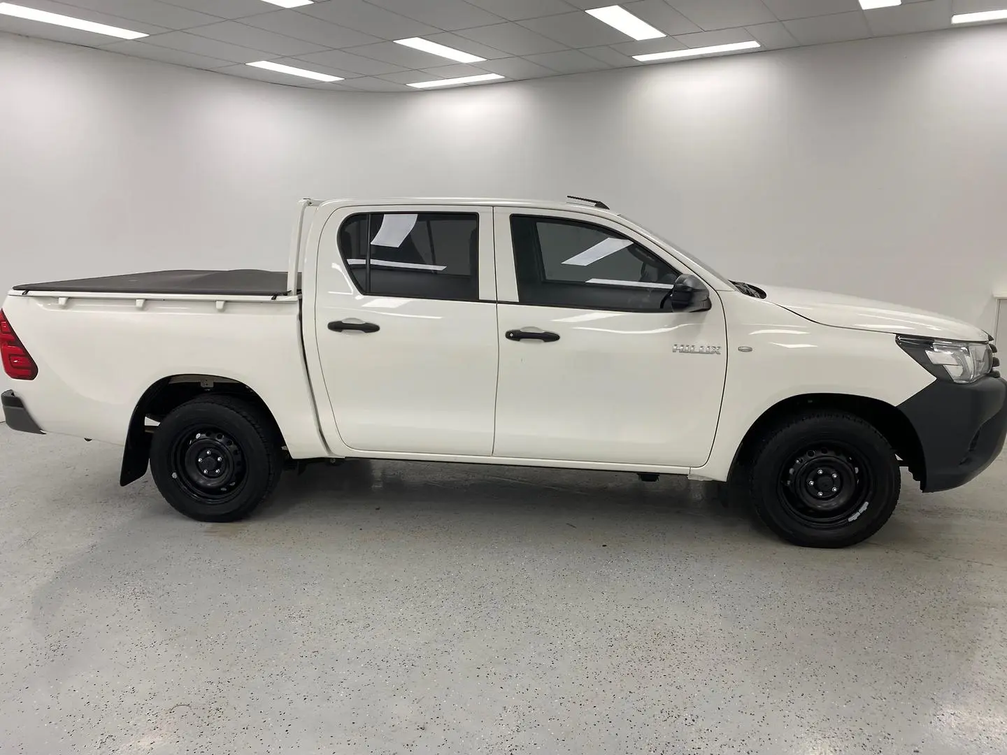 2021 Toyota Hilux Image 2