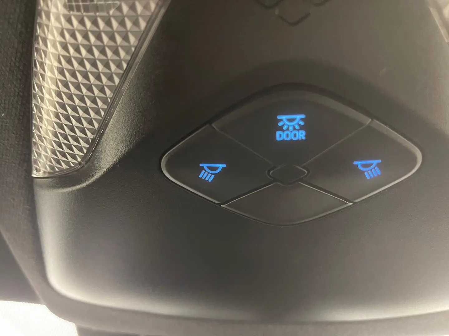 2020 Toyota C-HR Gallery Image 35
